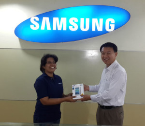 2.Managing Director of Samsung Sri Lanka H K Chang handing over the phone to Ursula Bastianz