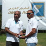 Sanjeewa Wickramanayake, Gents Gross Winner receiving his trophy from Gihan Karunaratne, Country Manager for Sri Lanka and Maldives, Oman Air