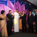 The-Country-Manager-for-Coca-Cola-Beverages-Sri-Lanka-recieving-the-award