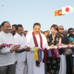 President-declares-open-the-Manmunai-Bridge